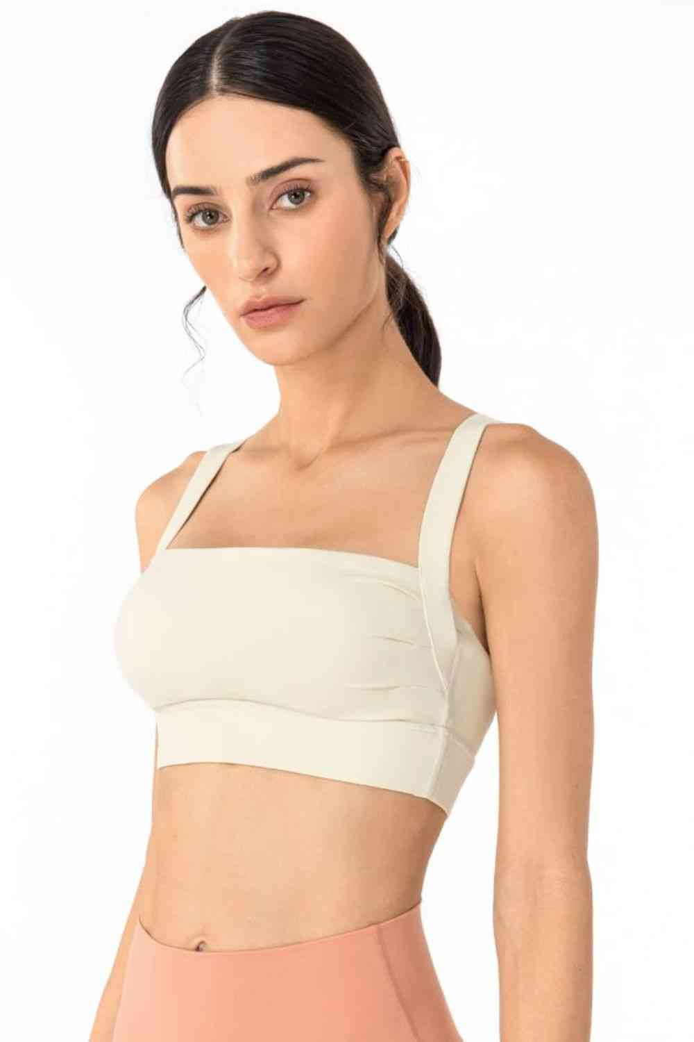 Soutien-gorge de sport à détails plissés et dos ouvert