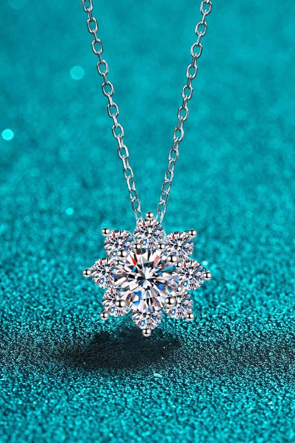 Collier pendentif en forme de fleur moissanite 1 carat