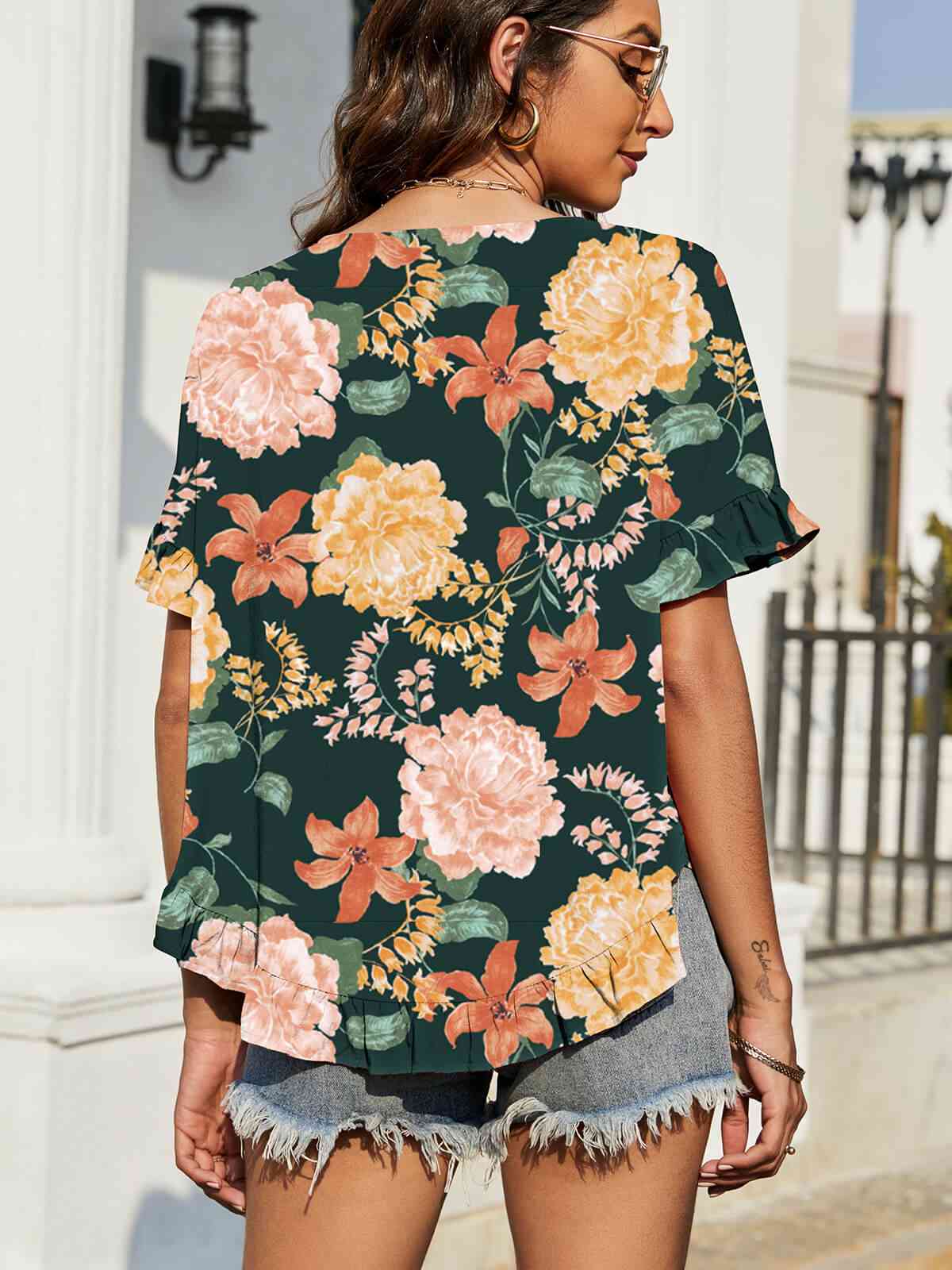 Blusa floral con mangas con volantes y volantes