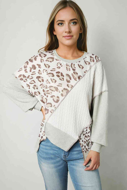 Sudadera con cuello redondo y costuras expuestas de leopardo