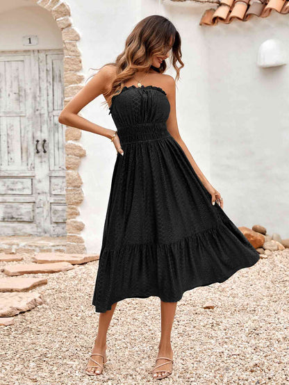 Robe midi sans bretelles à volants