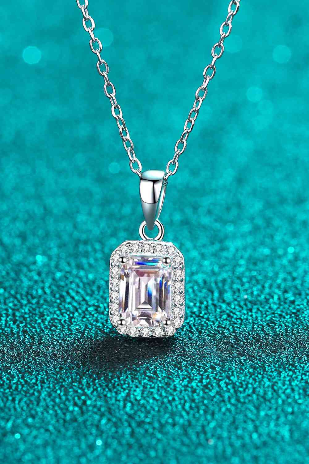 Collier chaîne à pendentif carré Moissanite