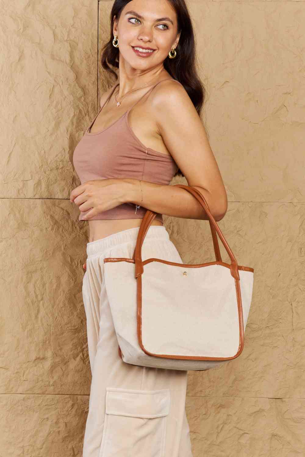 Bolso tote Fame Beach Chic con ribete de piel sintética en ocre