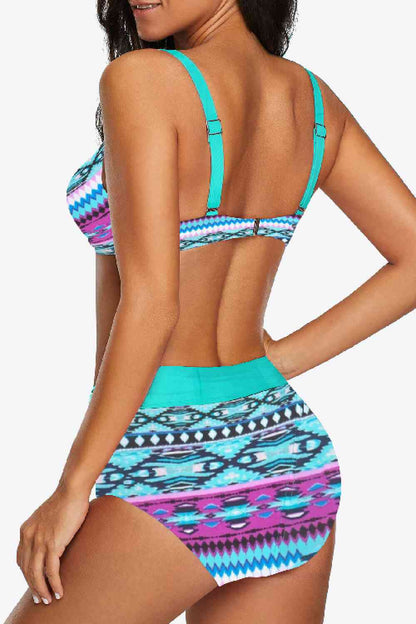 Conjunto de bikini con botones decorativos estampados