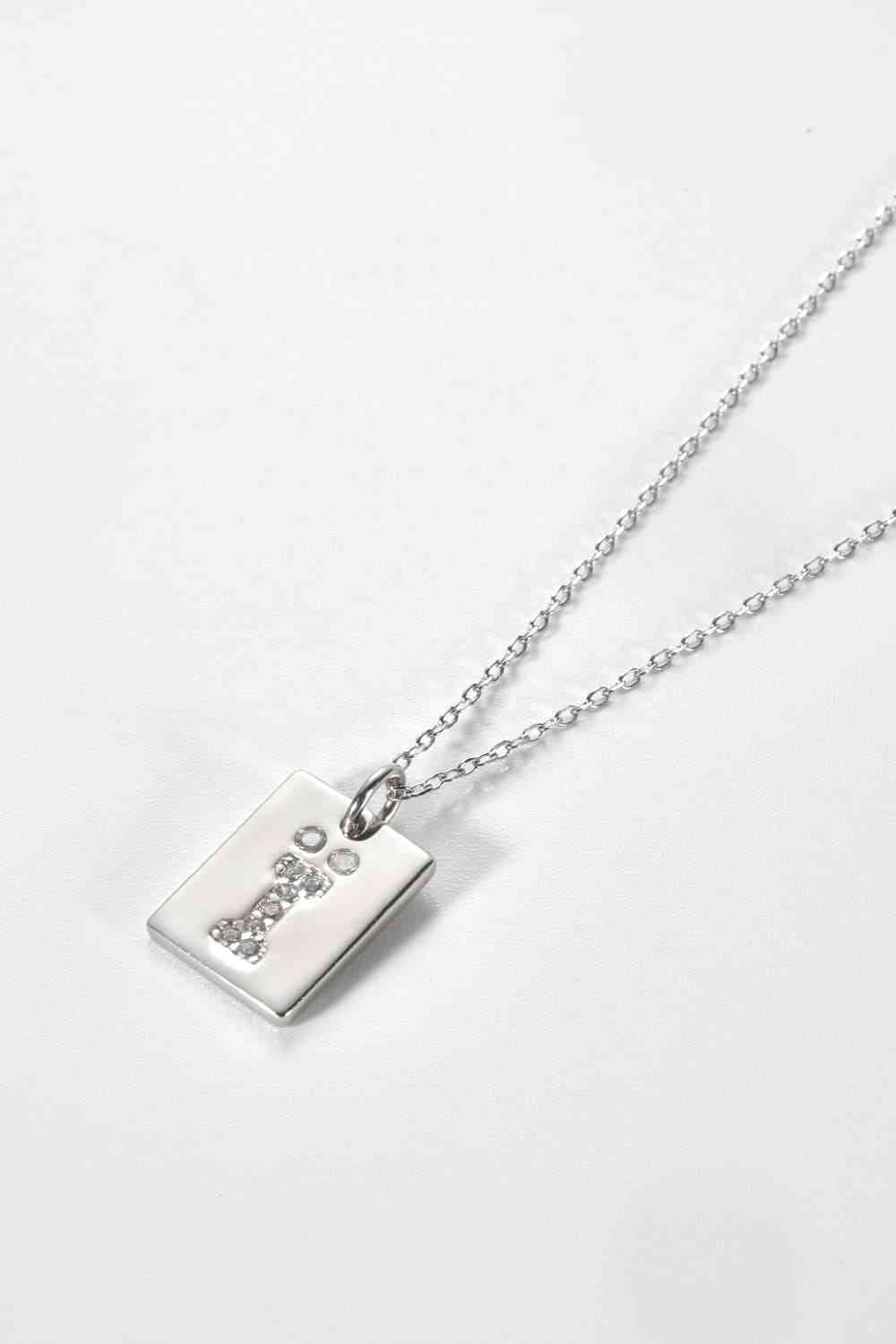 Collier à pendentif rectangulaire en zircon incrusté