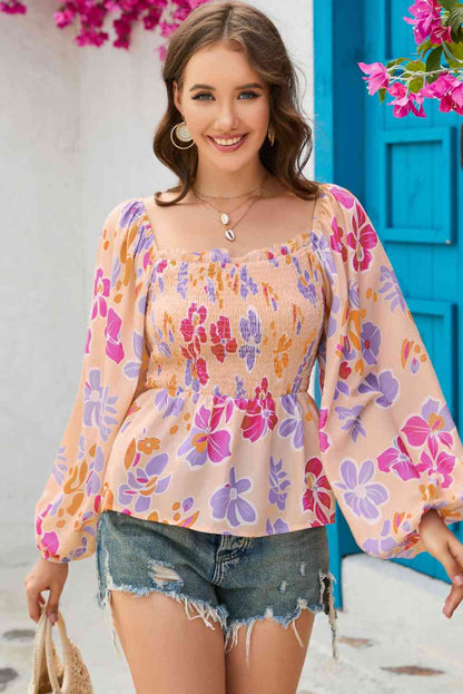 Blusa fruncida con cuello cuadrado floral