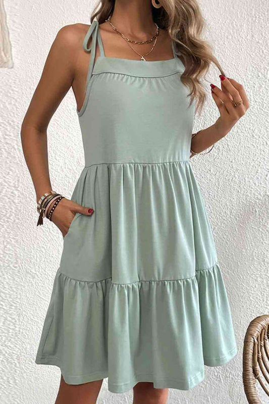 Vestido escalonado con hombros anudados y bolsillos