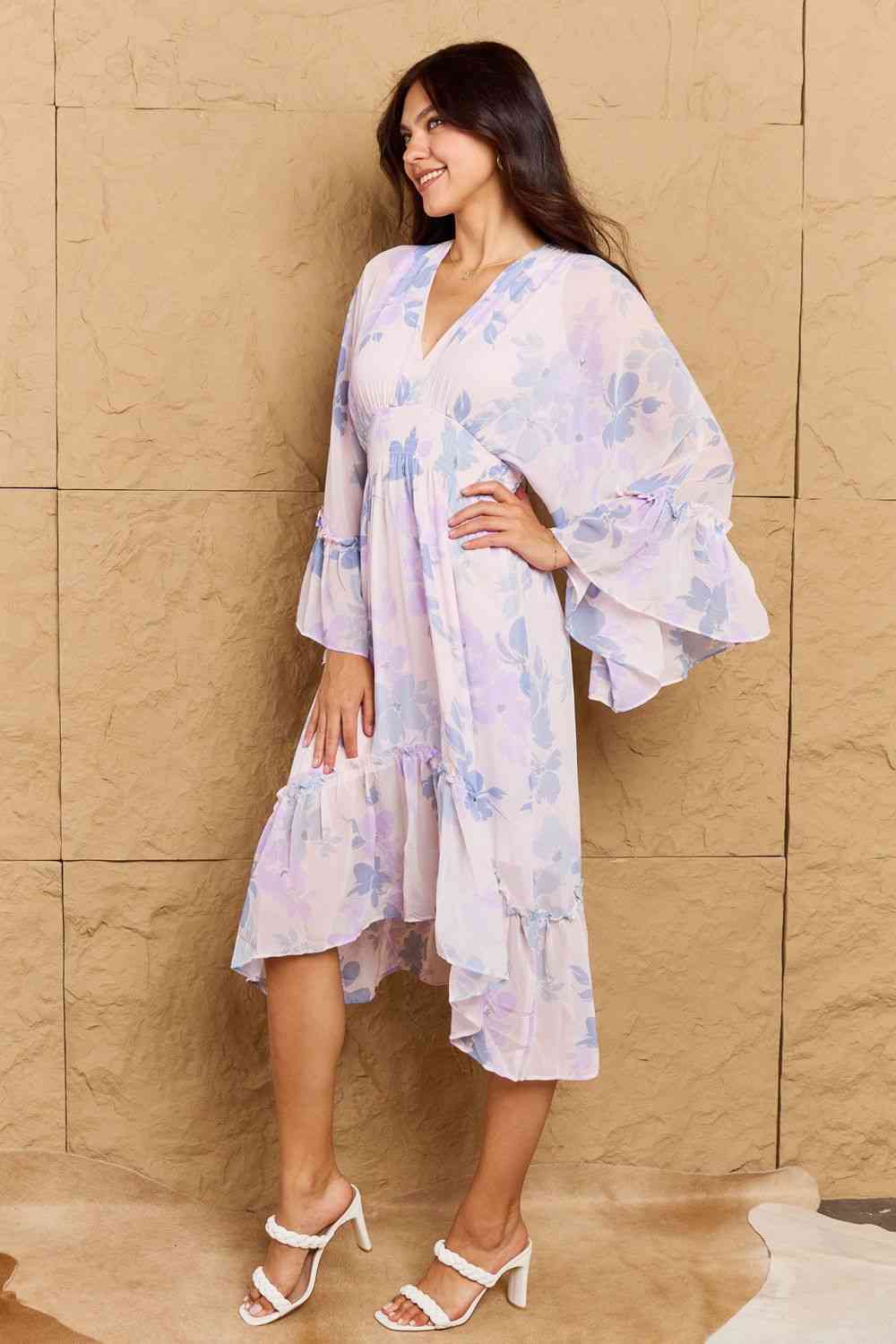 OneTheLand - Take Me With You - Robe mi-longue florale à manches cloche en bleu