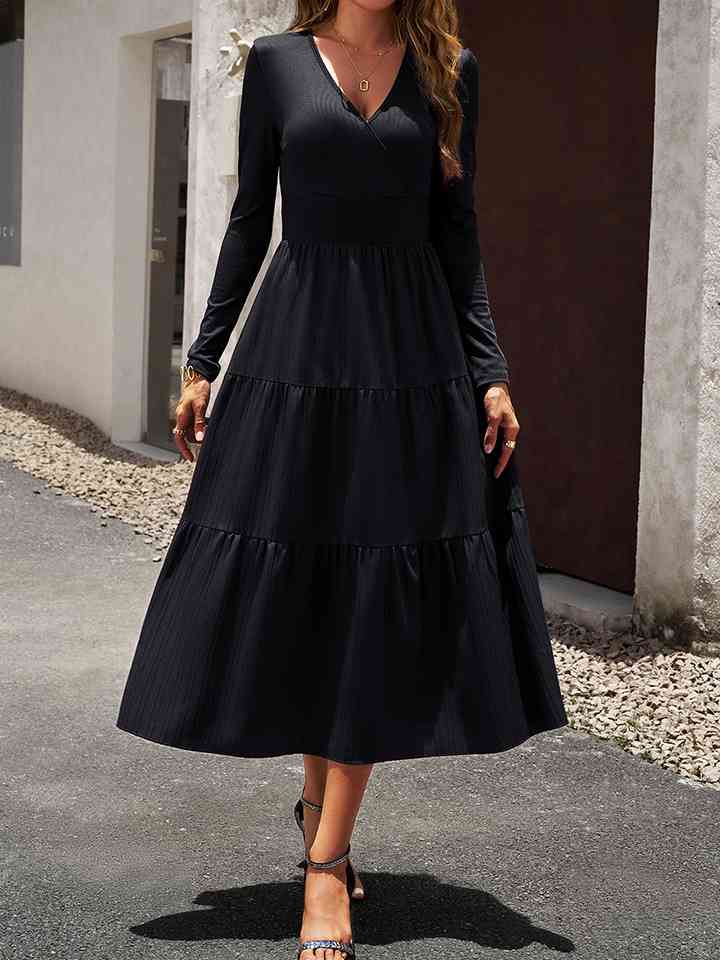 Robe midi à col surplis, manches longues, taille smockée