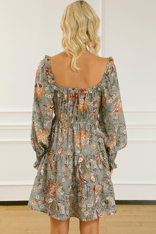 Robe smockée imprimée à manches lanternes et volants