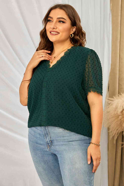 Blusa con cuello en V y encaje empalmado de lunares suizos de talla grande