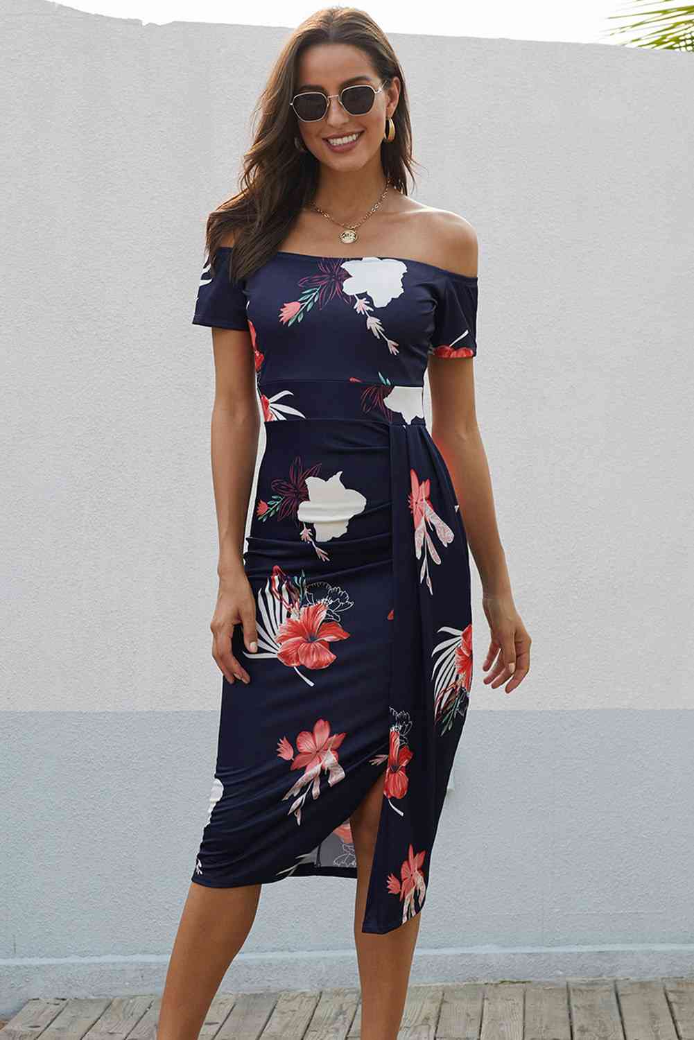 Robe midi fendue imprimée à épaules dénudées