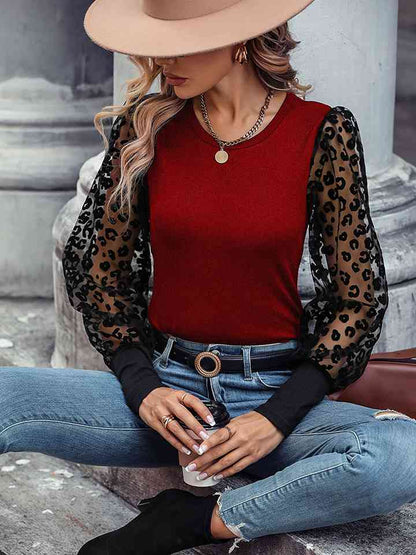 Top de cuello redondo de leopardo