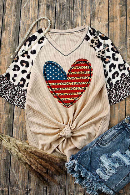 Top de leopardo con estampado de corazón y estrellas y rayas