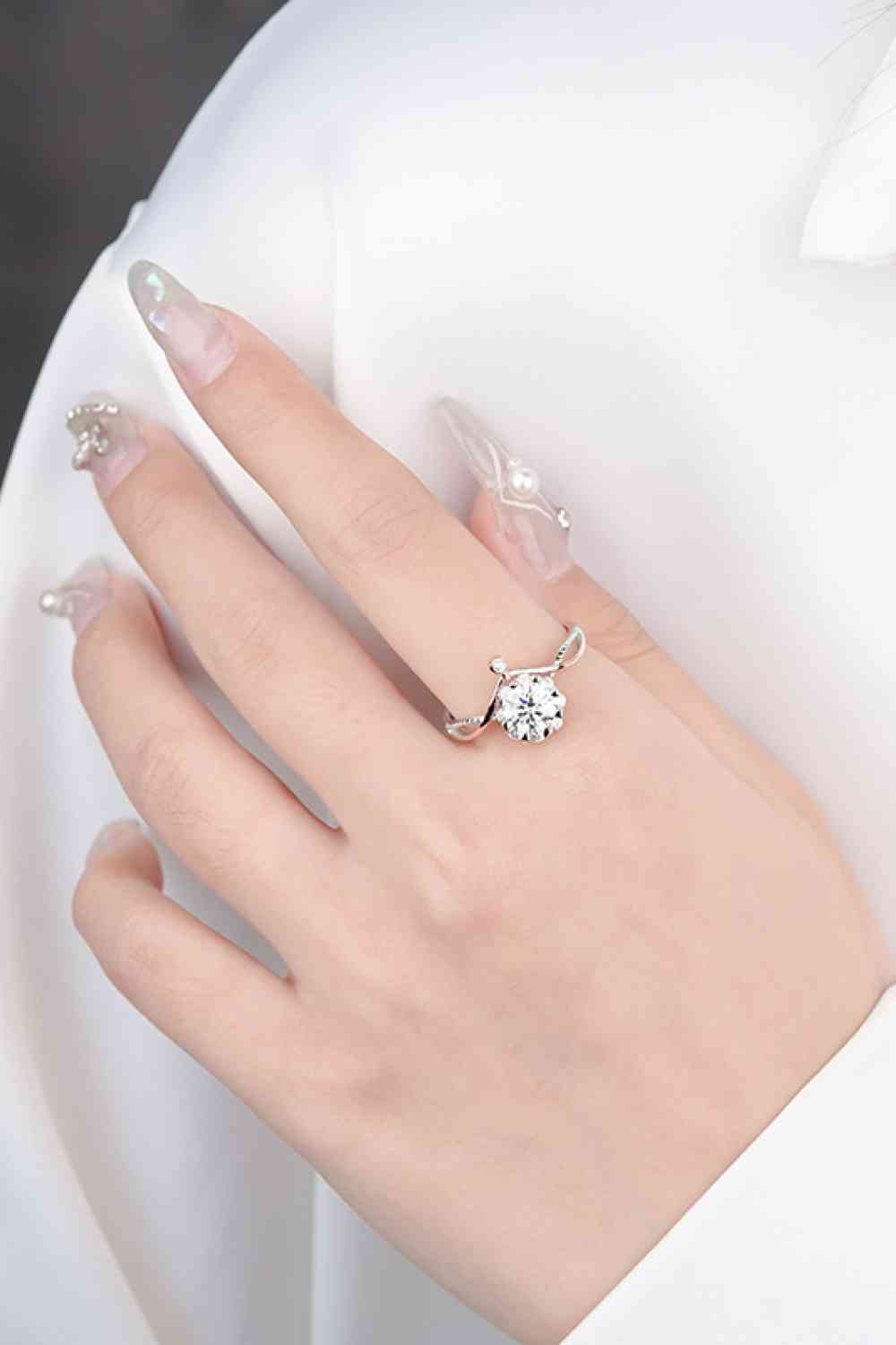 Bague croisée contrastée moissanite et zircon