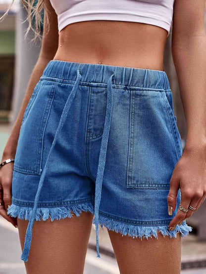 Shorts vaqueros con cordón y dobladillo sin rematar