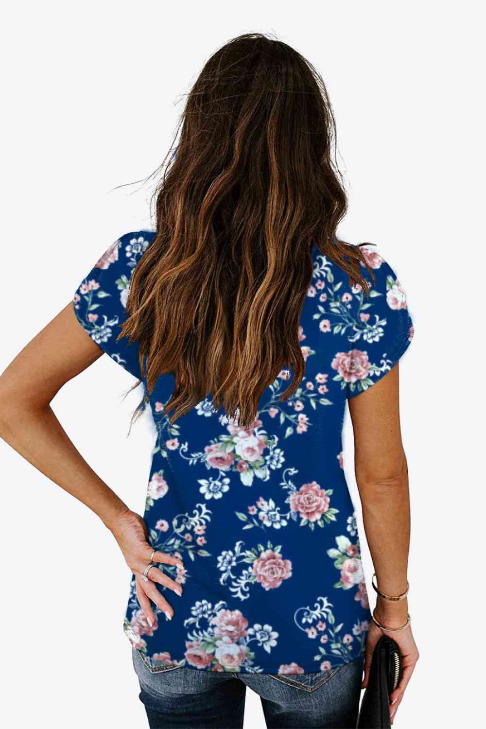 Blusa estampada con cuello en V y mangas de pétalos