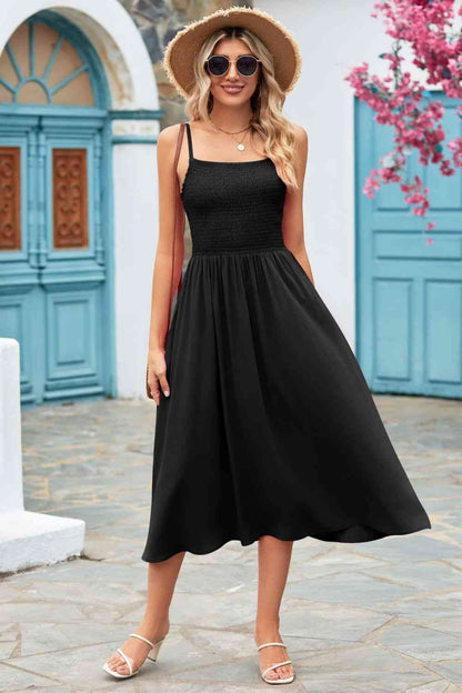 Robe midi smockée à bretelles fines