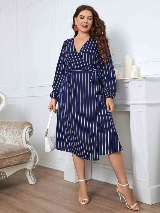 Melo Apparel Robe rayée à manches longues et col surplis de grande taille