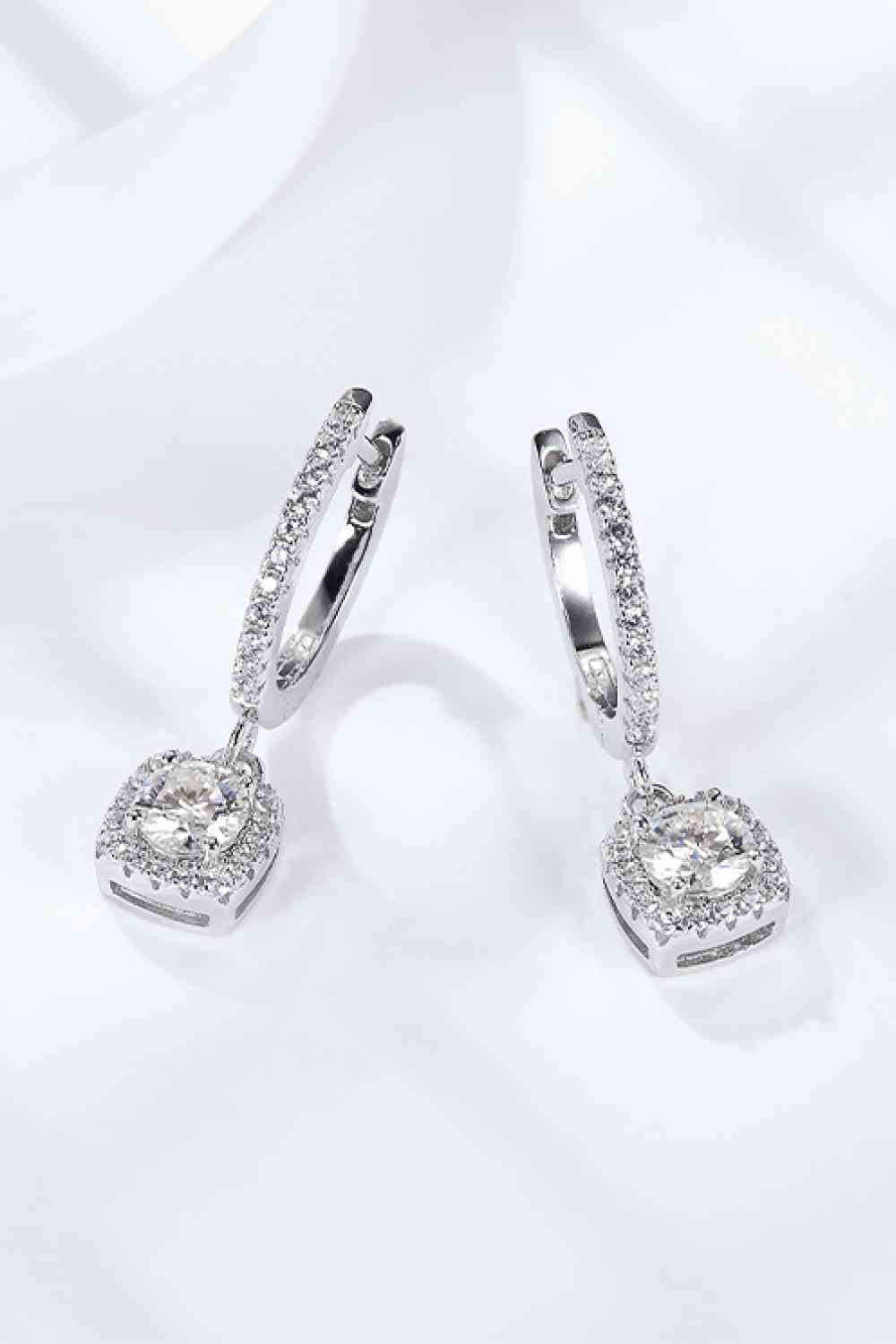 Boucles d'oreilles pendantes Huggie Moissanite adorées