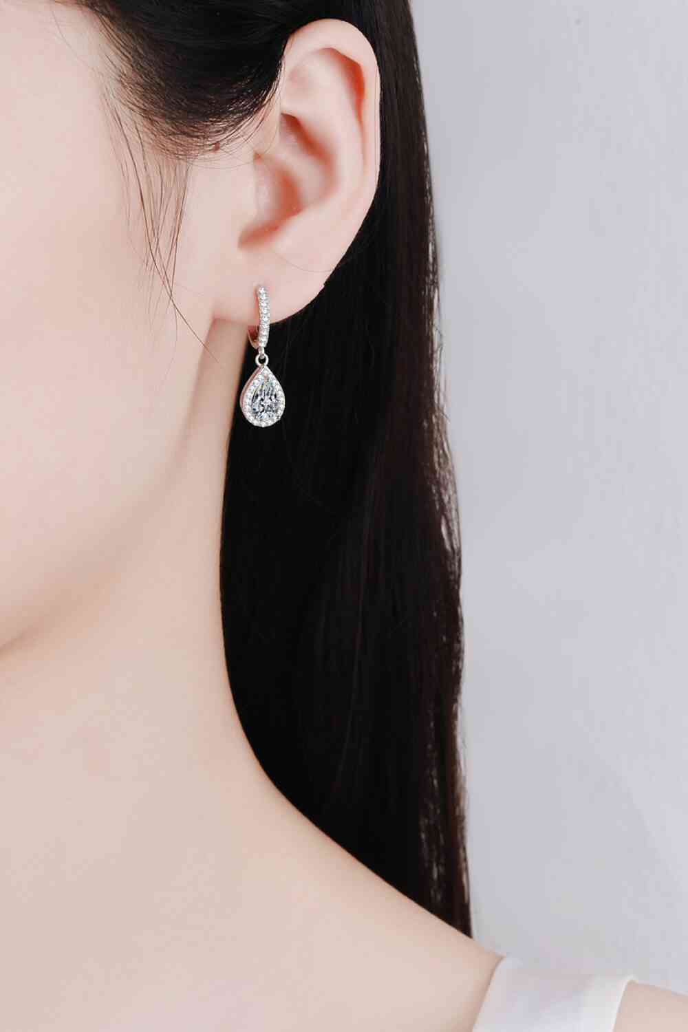 Boucles d'oreilles en forme de larme moissanite