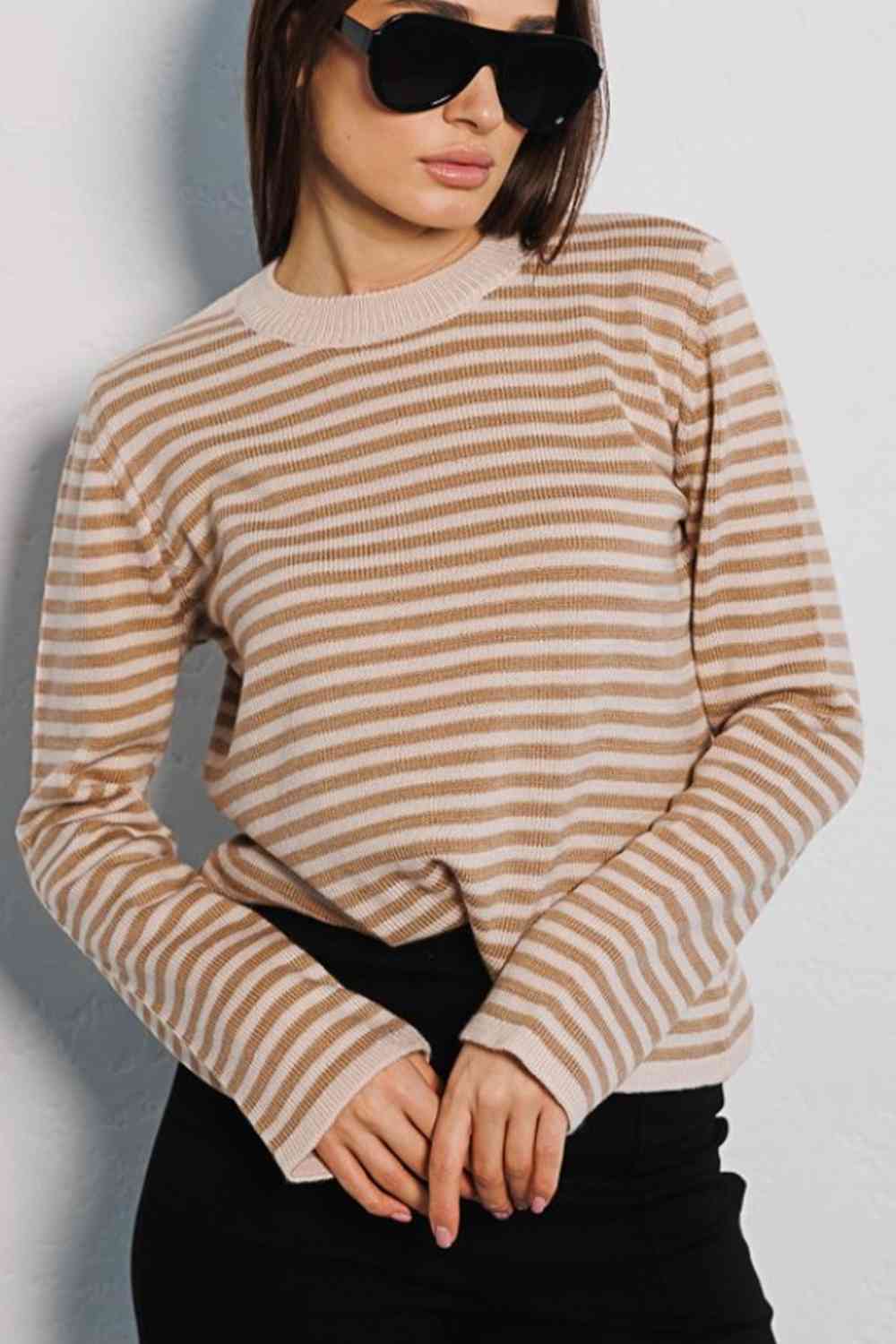 Suéter de manga larga con cuello redondo a rayas