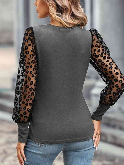 Top de cuello redondo de leopardo