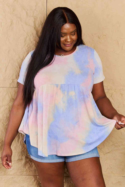 Heimish In The Mix - Haut babydoll à imprimé tie-dye pleine taille