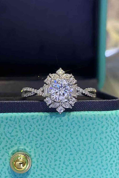 Anillo floral entrecruzado de moissanita de 2 quilates