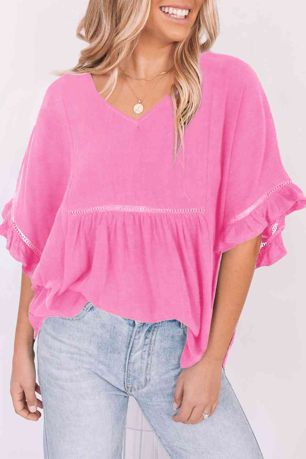 Blusa babydoll con cuello en V y mangas con volantes