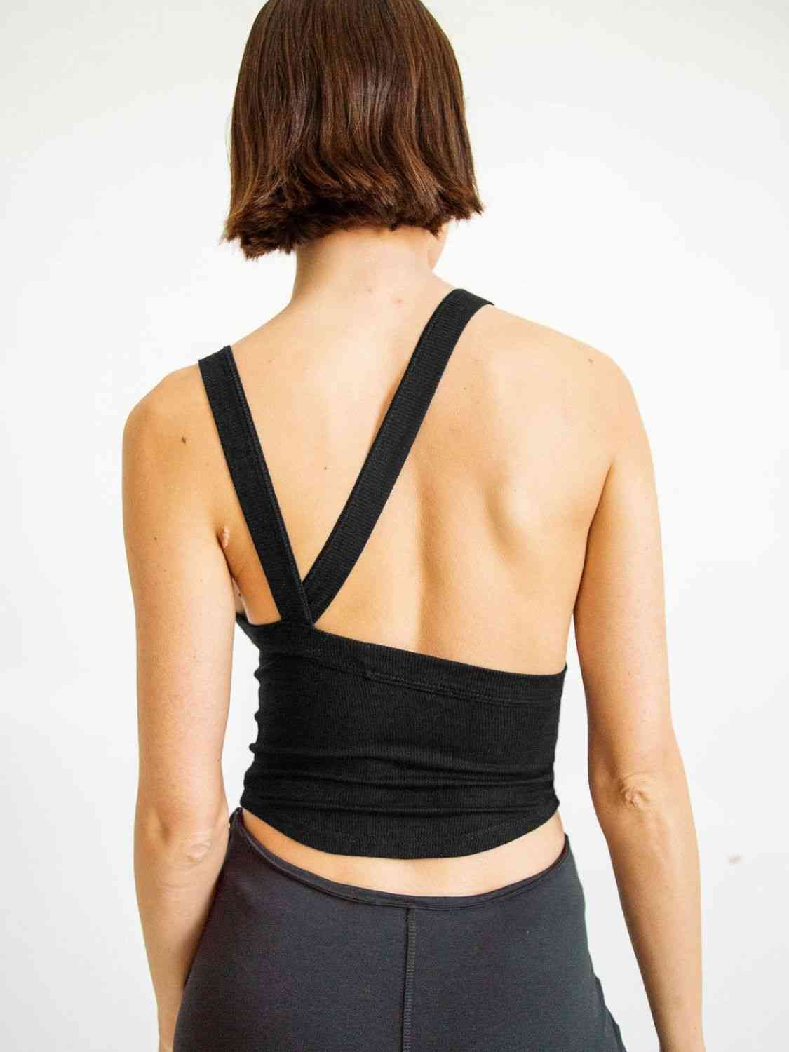 Top corto de canalé con cuello halter