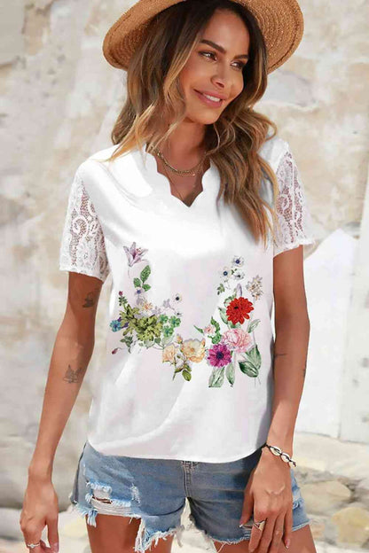 Top con cuello en V festoneado y gráfico floral