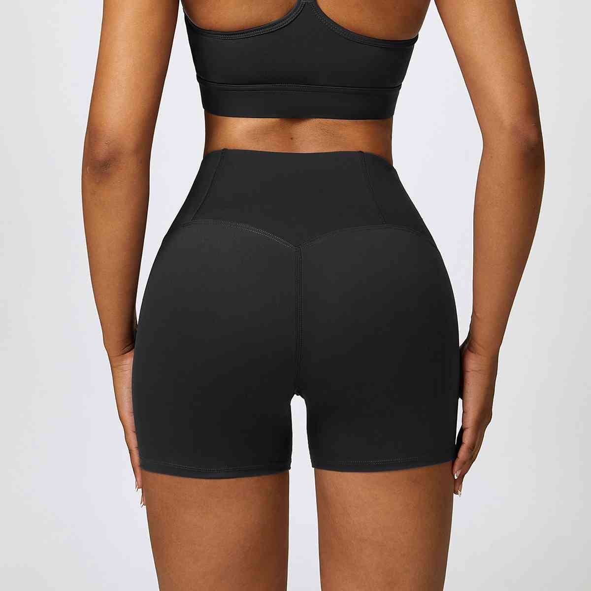 Short de sport coupe slim à large ceinture