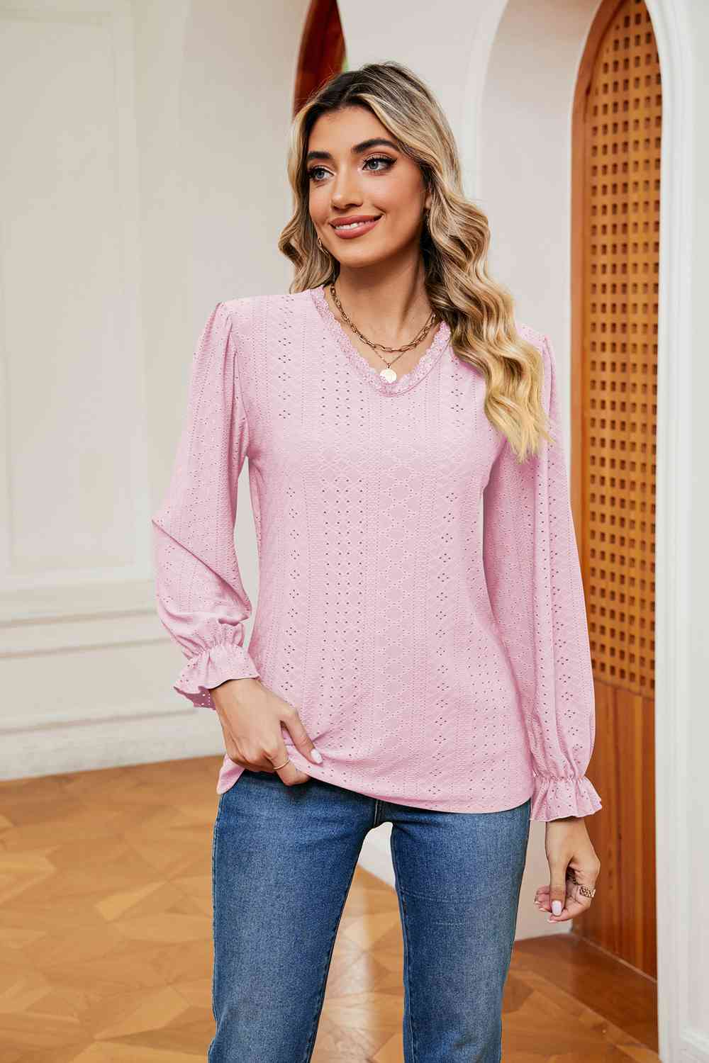 Blouse à manches volantées et col en V