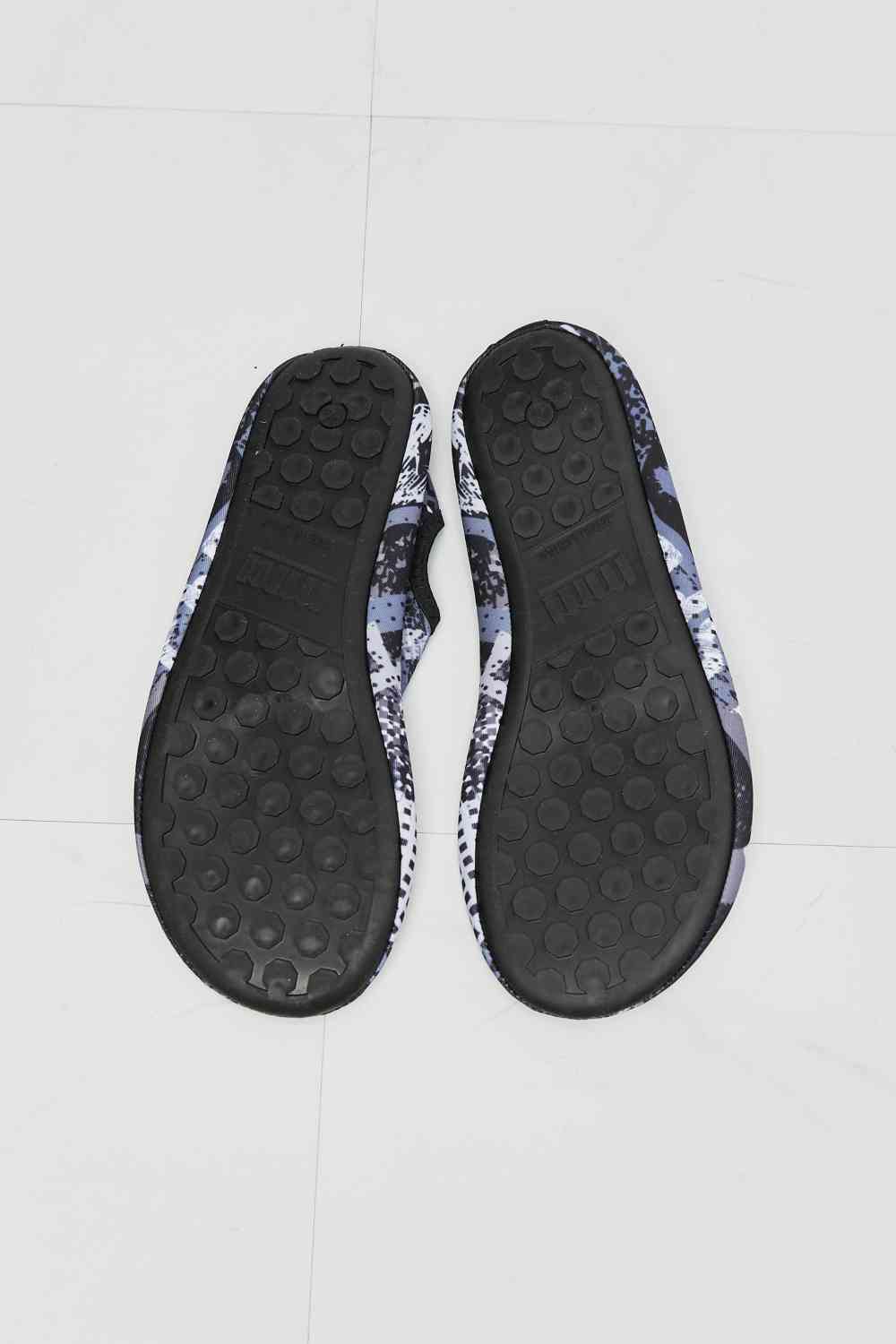 MMshoes Zapatos para el agua On The Shore con estampado negro