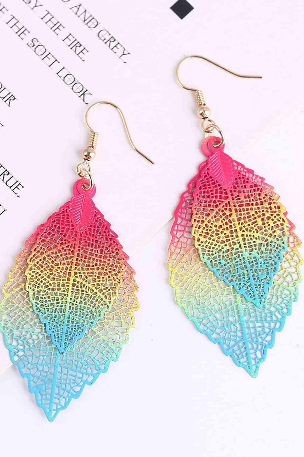 Boucles d'oreilles pendantes en forme de feuille