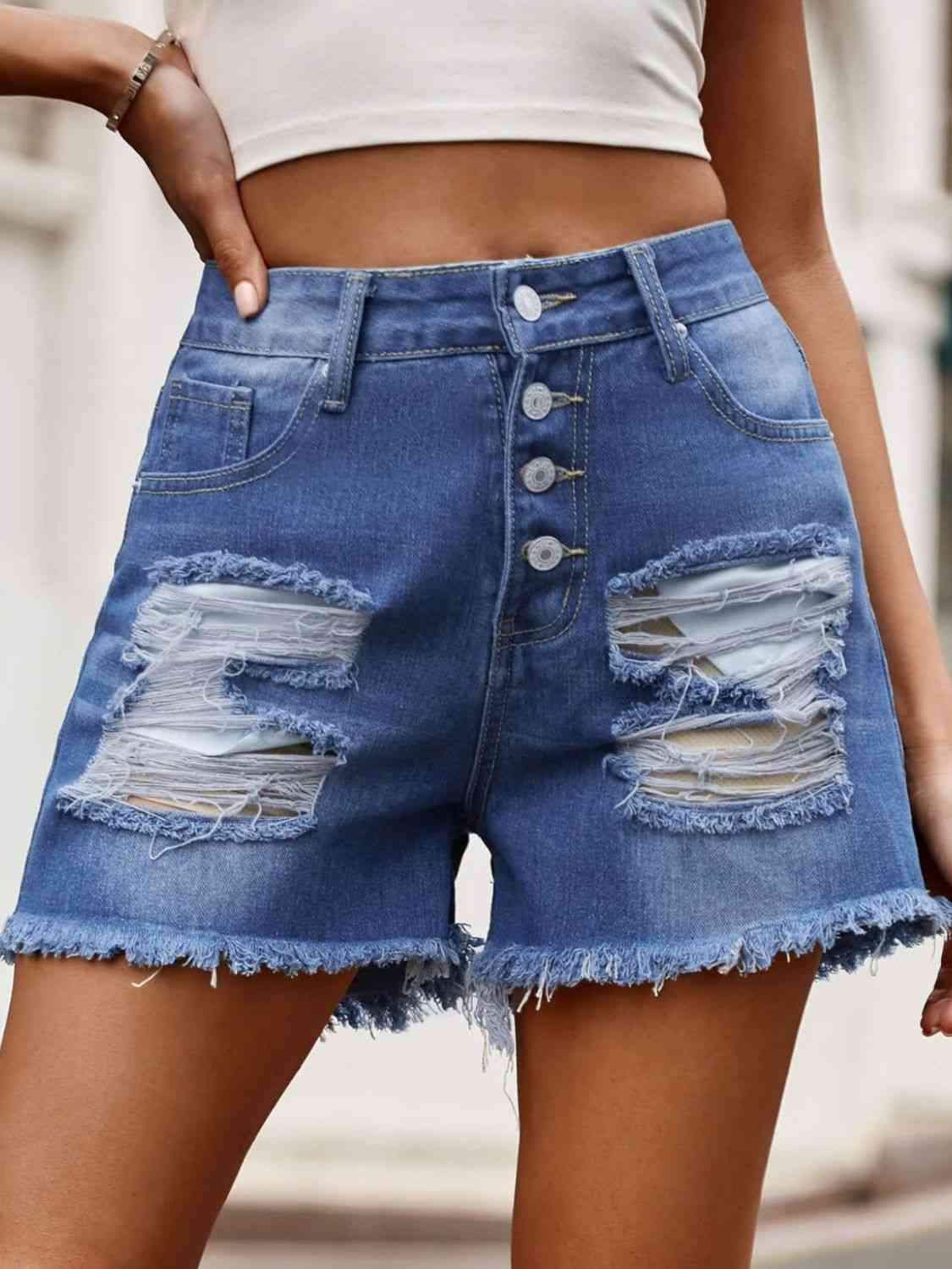 Shorts vaqueros con dobladillo sin rematar y bolsillos