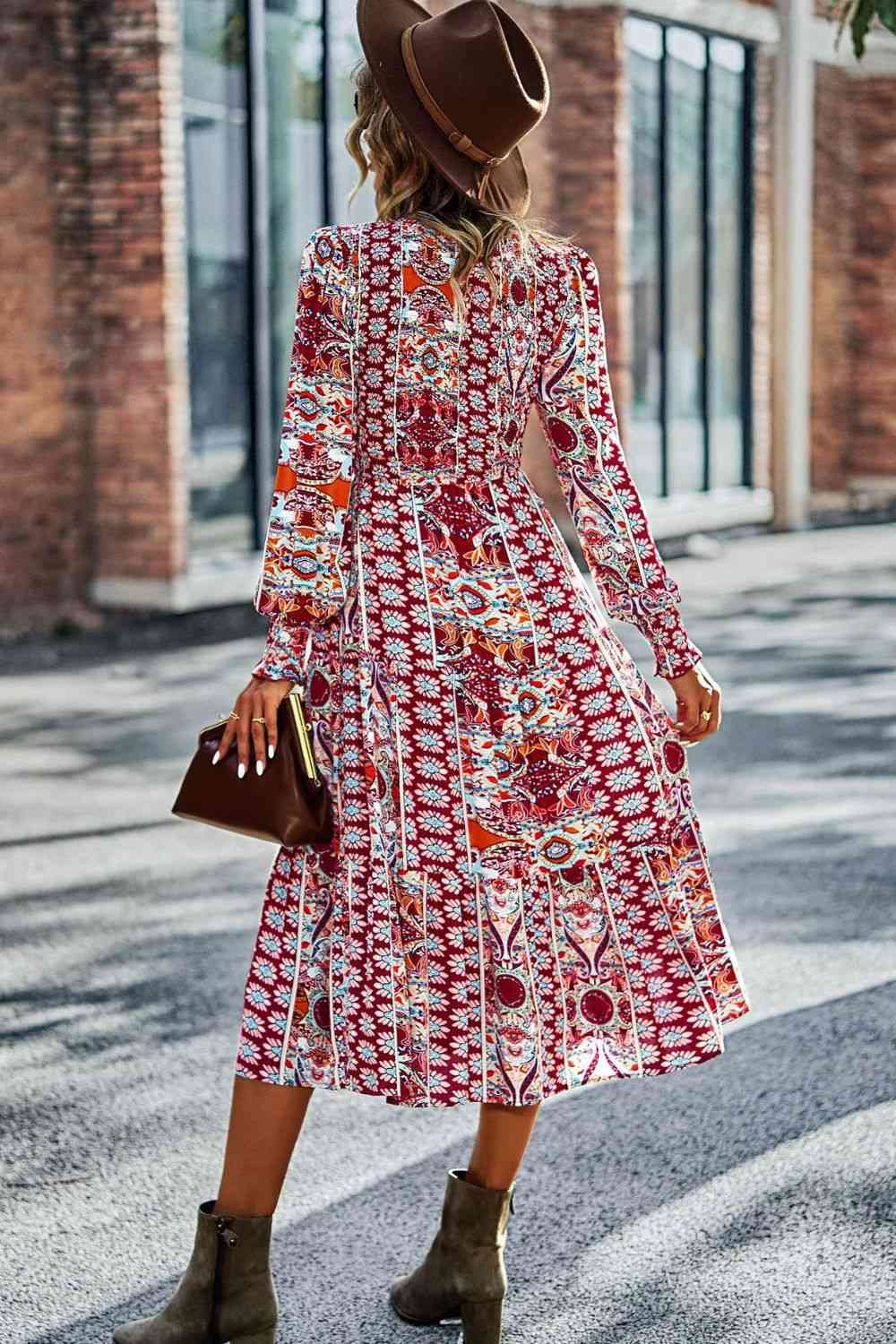 Vestido midi fruncido con cuello redondo y manga farol