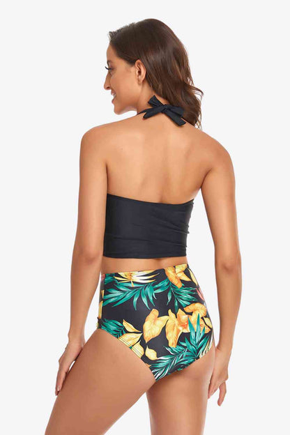 Conjunto de bikini con detalle de cordón y cuello halter con estampado botánico