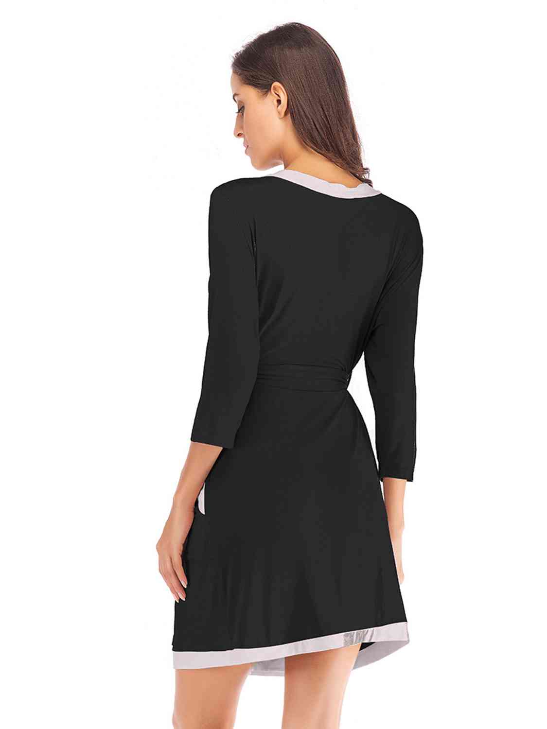 Robe à col surplis et poches à nouer à la taille