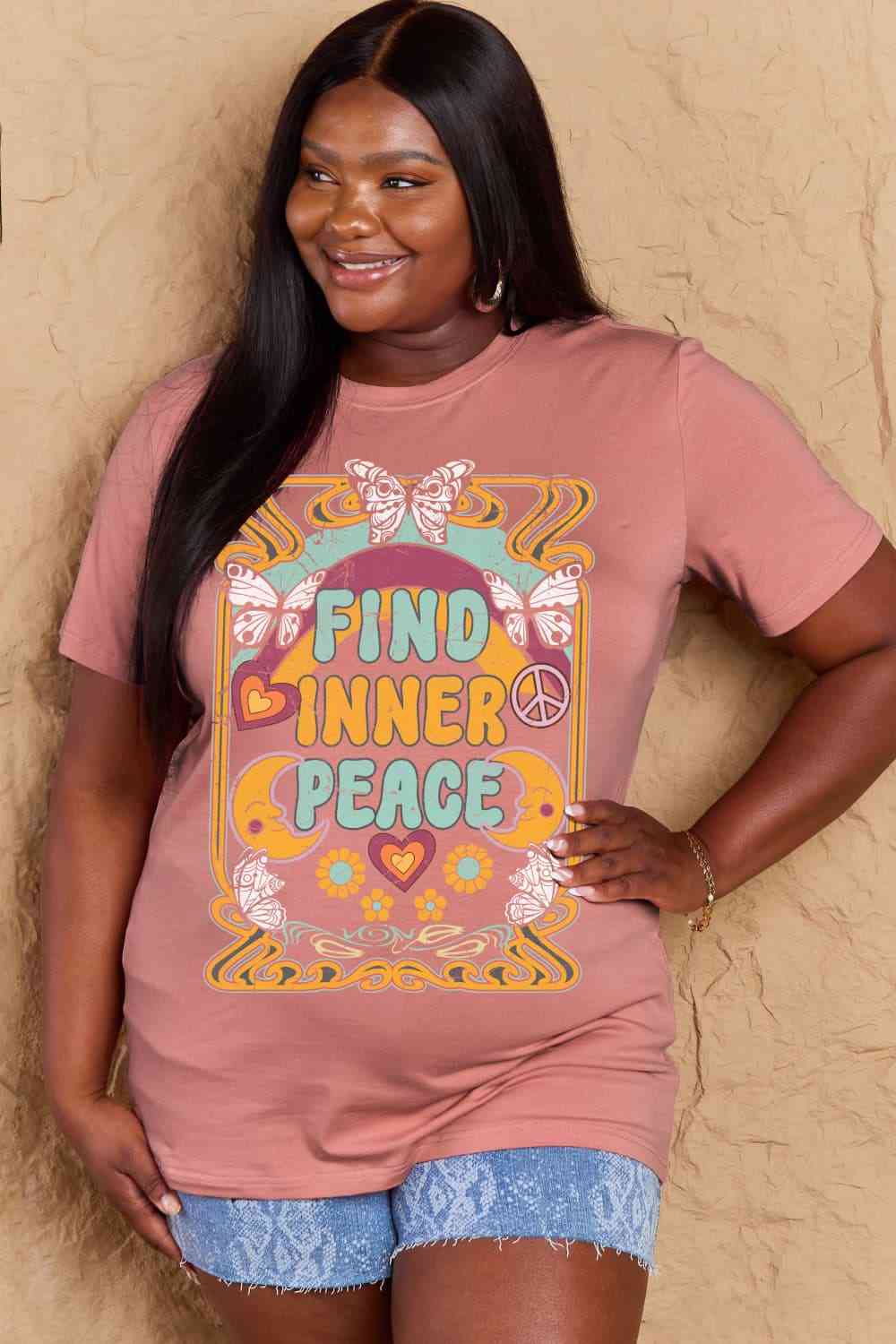 Simply Love T-shirt en coton graphique FIND INNER PEACE pleine taille