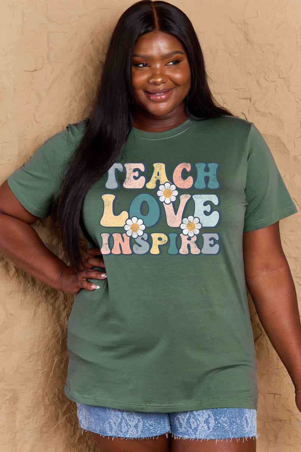 Camiseta de algodón con gráfico TEACH LOVE INSPIRE de talla grande de Simply Love