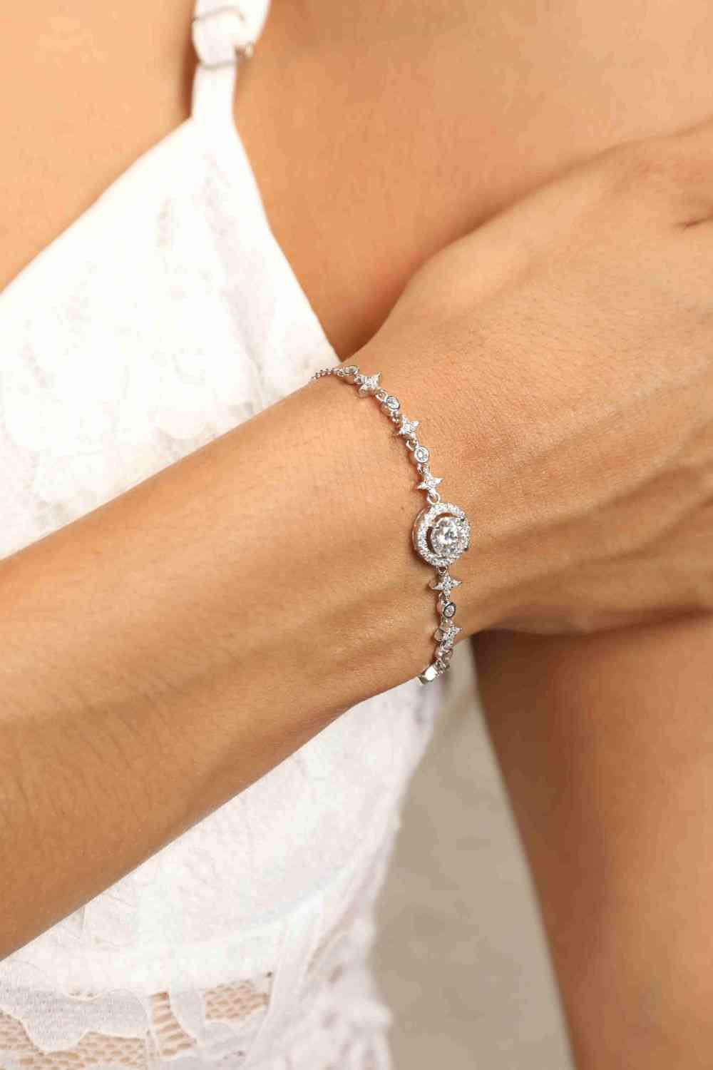 Adoré vous montre le chemin du bracelet Moissanite