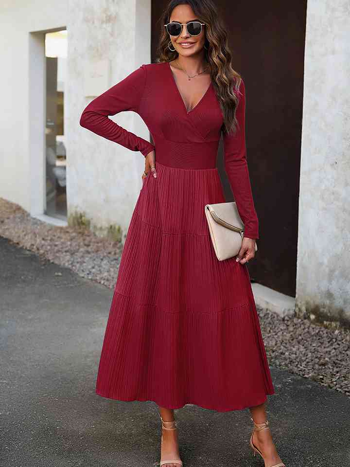 Robe midi à col surplis, manches longues, taille smockée