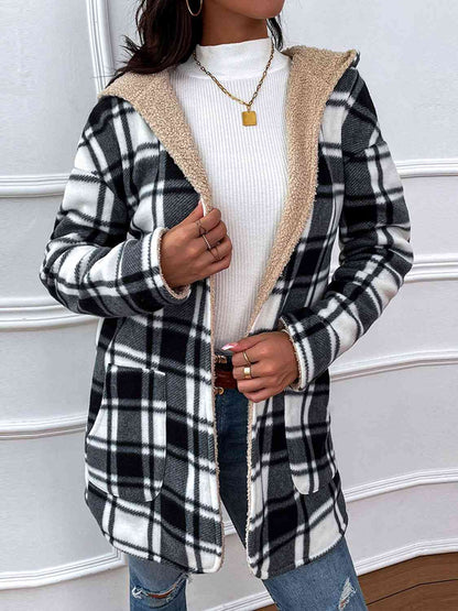 Manteau long à capuche et carreaux