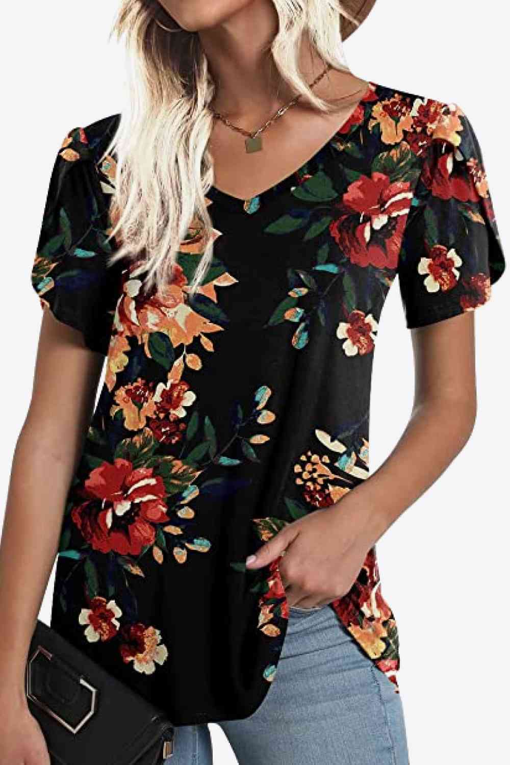 Blusa estampada con cuello en V y mangas de pétalos