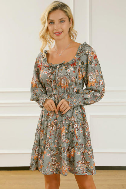 Robe smockée imprimée à manches lanternes et volants