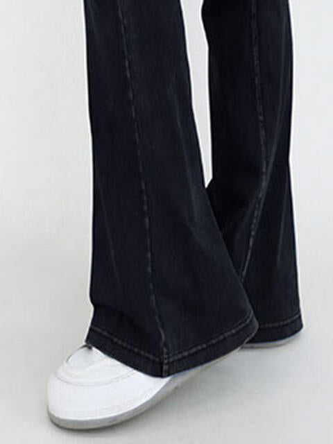 Jeans bootcut con cintura ancha y bolsillos