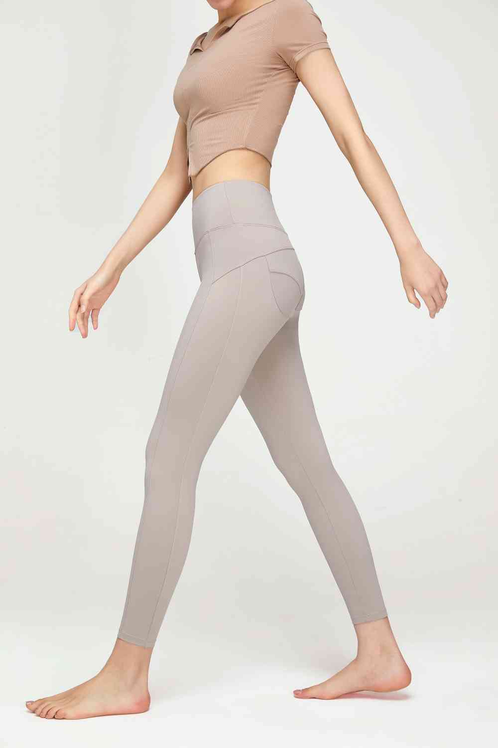 Leggings de sport à large ceinture et détails de couture