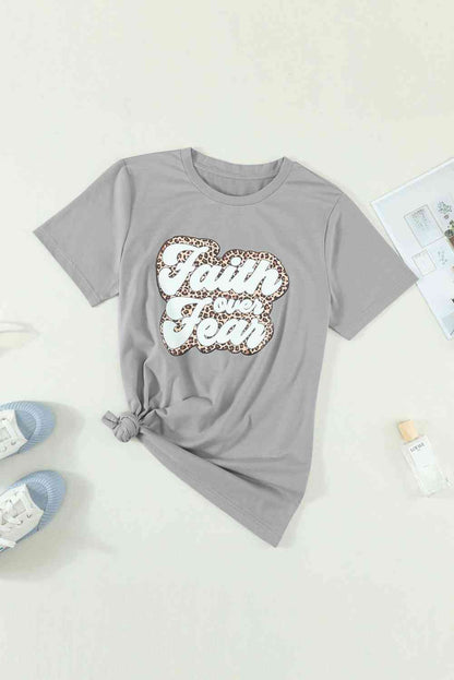 Camiseta estampada con cuello redondo FAITH OVER FEAR